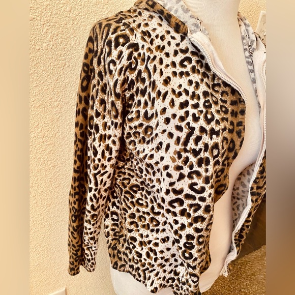 Cheetah print light sweater with hood - Picture 2 of 4